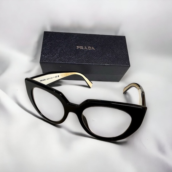 Prada PR 14WS 09Q5S0
Sunglasses Women's

Cat Eye 52mm New with box - Picture 15 of 16